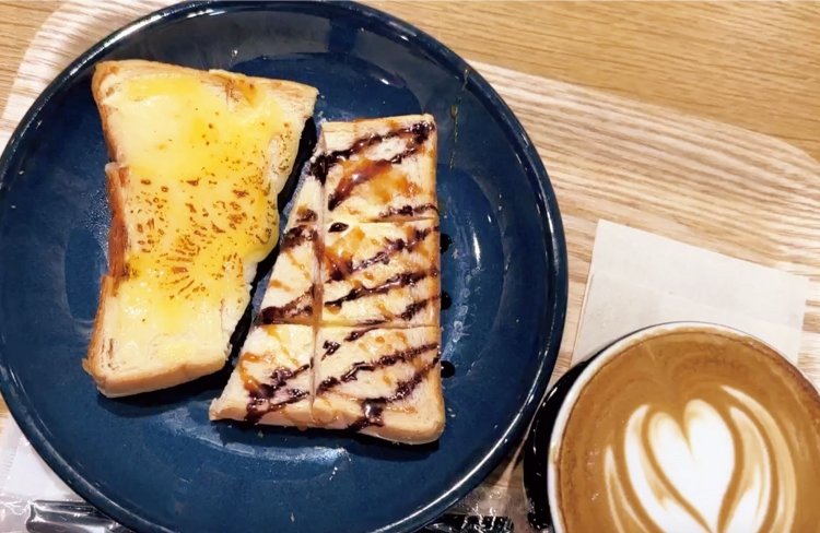 ワンコインで、パンもドリンクも選べる『YAMATO CAFÉ』の モーニングセット。