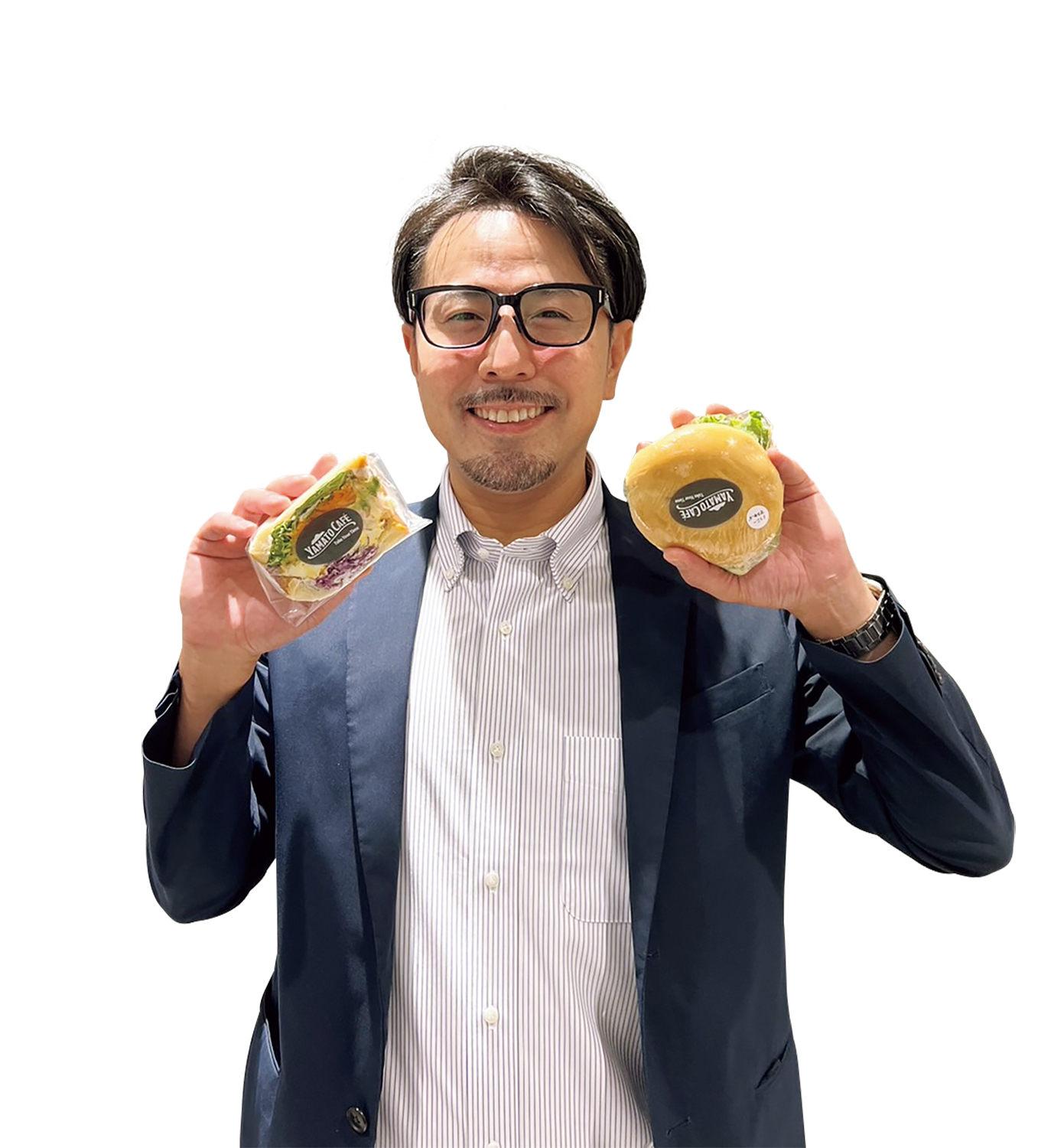 Pio運営会社代表、シマザキメガネ社長の嶋崎広さん。「『ベーカリー ひろーず』のパンも、カフェでめしあがれます！」 
