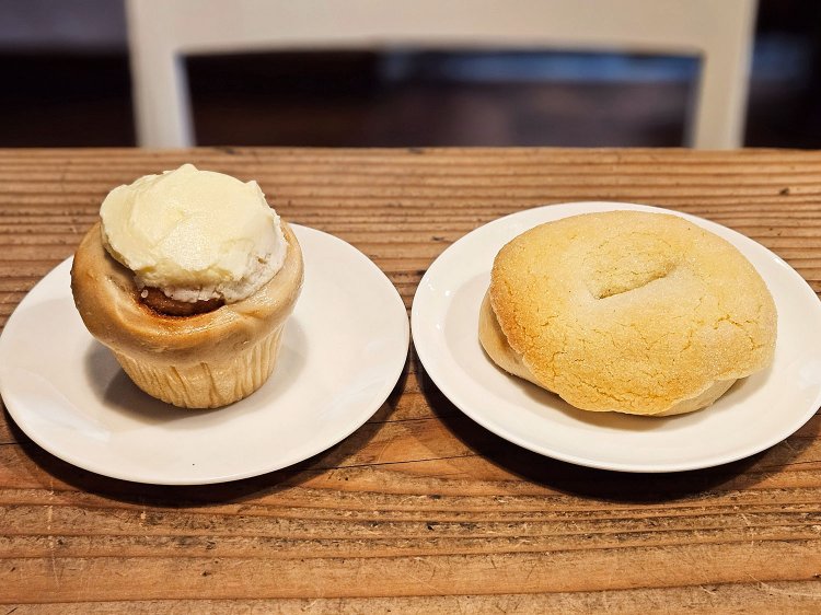 シナモンロールベーグル290円、メロンパンベーグル270円。