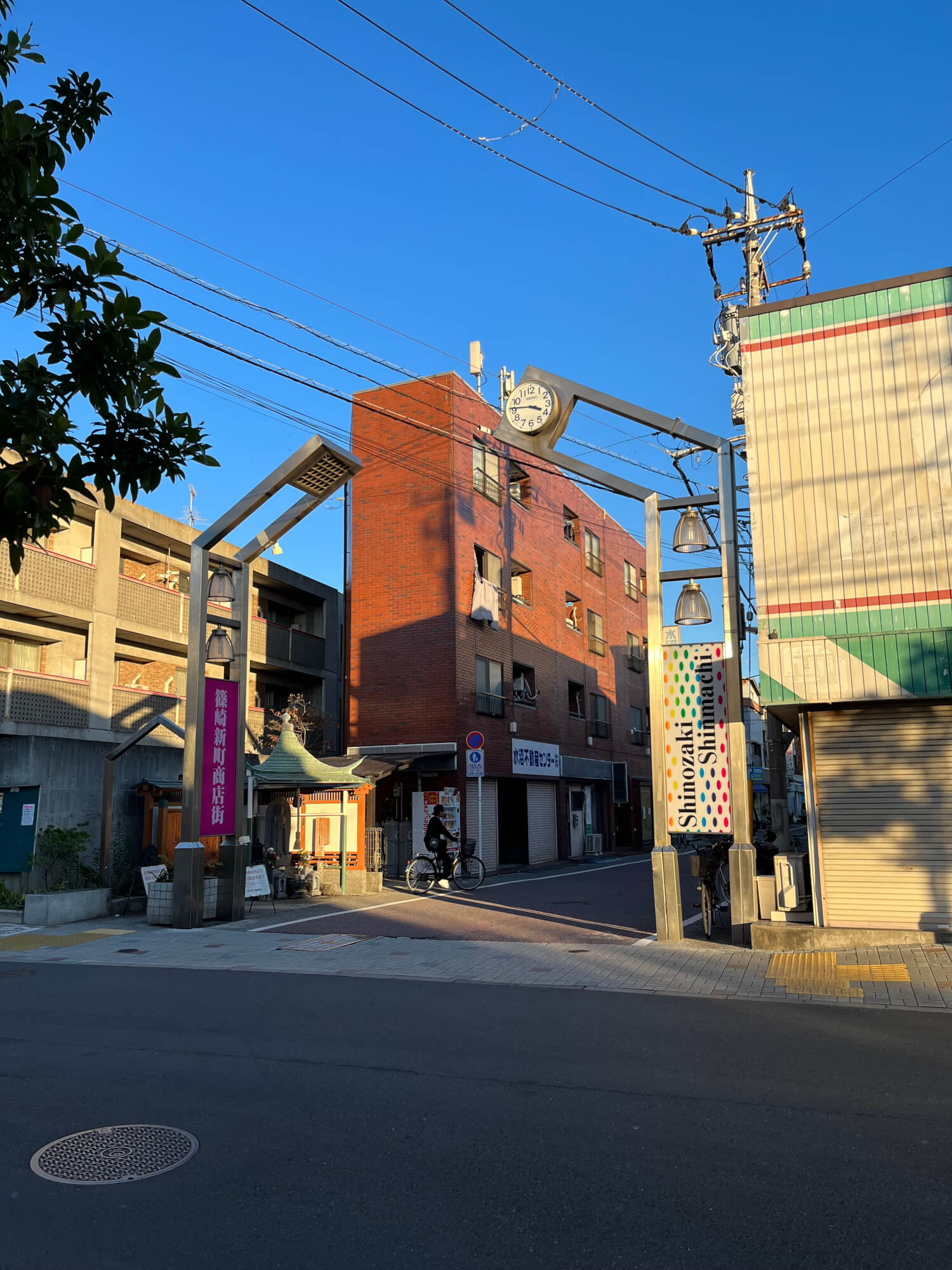 篠崎と瑞江の中間地点にある新町商店街。かつては歩くのも大変なほどの人通りだった。