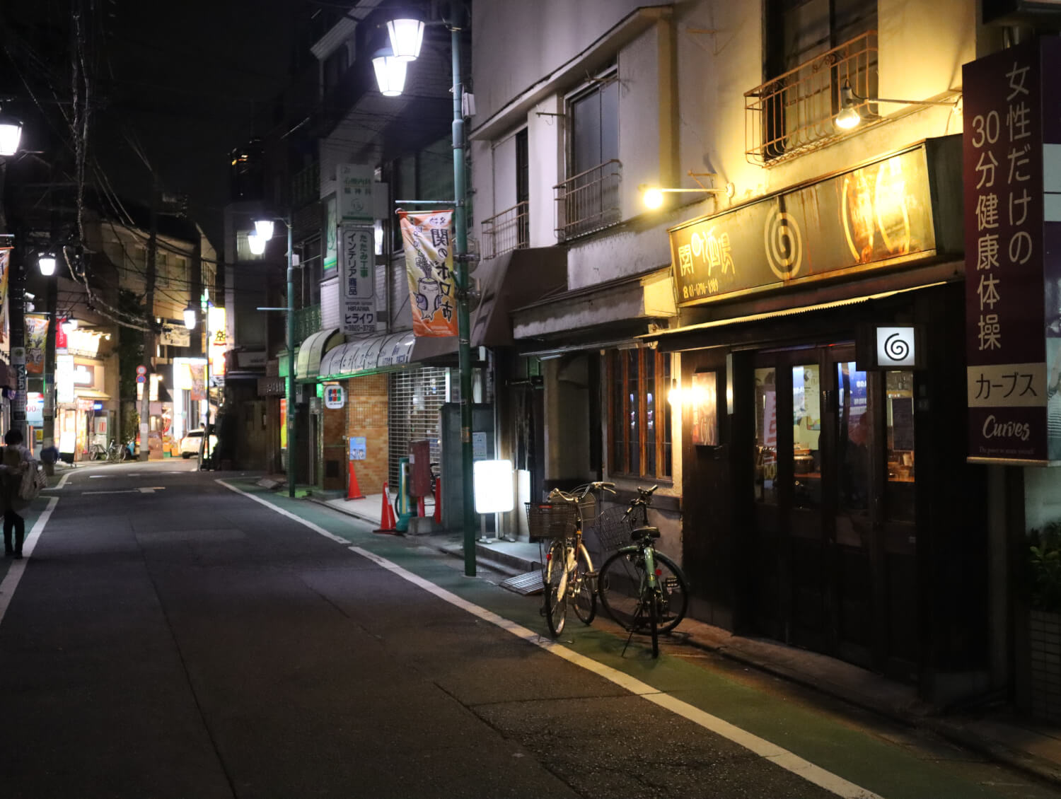 界隈で人気の立ち飲み屋『関町酒場 ぐるぐる』。