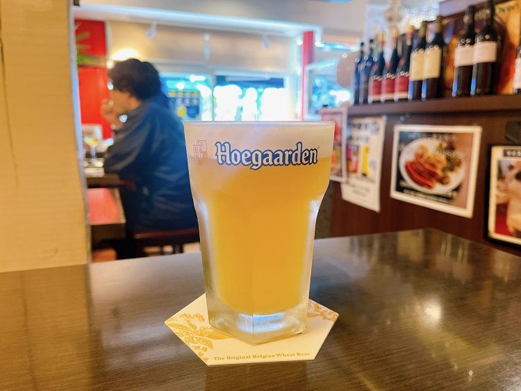 ドイツ・ベルギービールの1つ、ヒューガルデンホワイト890円。