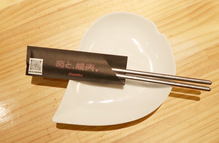 お皿もキュートな形、箸入れまでもデザインにこだわったおしゃれな仕上がり。