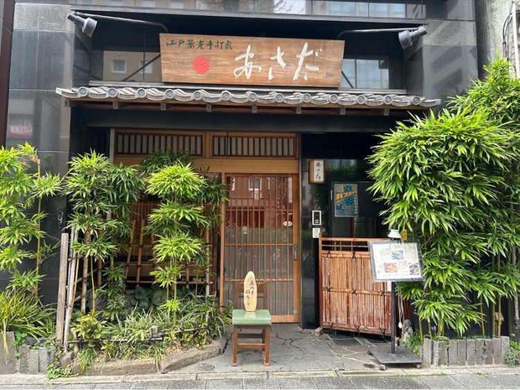 昔ながらの外観は、客を江戸の世界へ誘う。