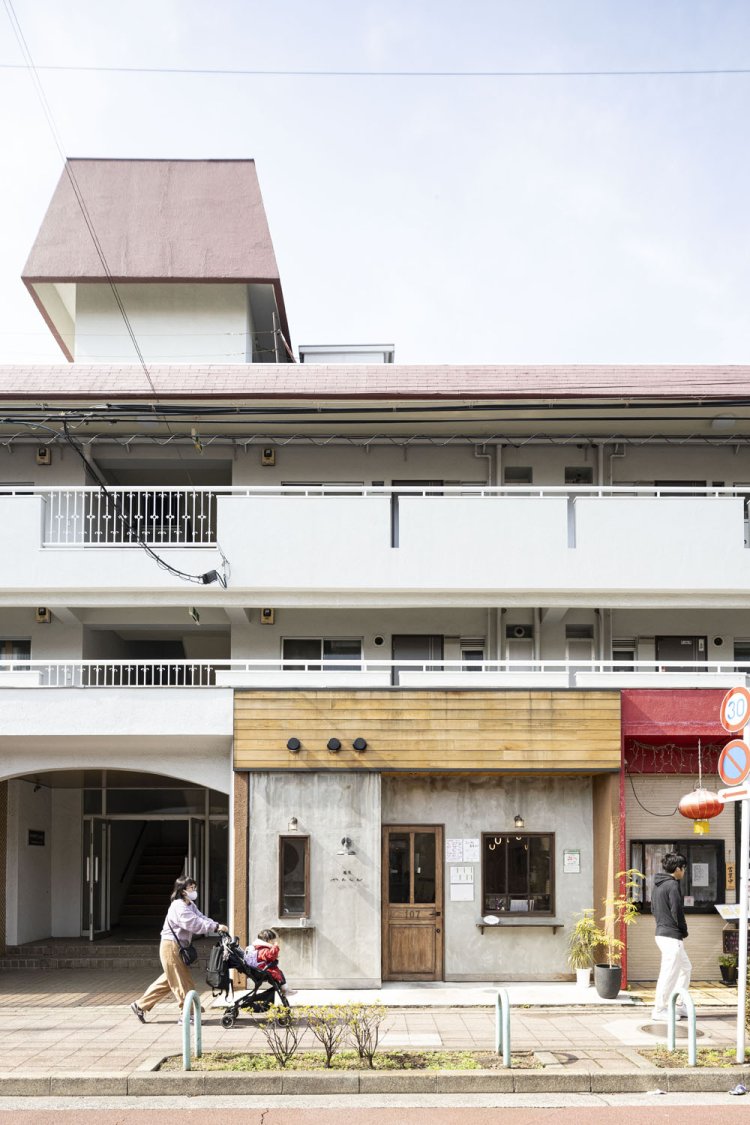 一見するとバーのようだが、そばの店だ。
