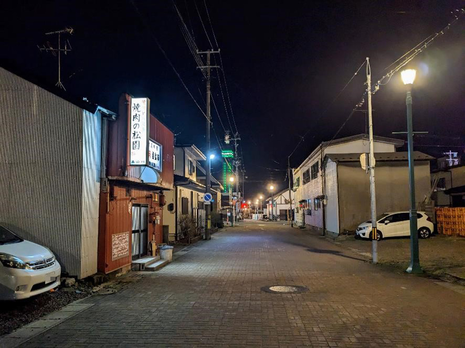 夜の土崎の街並み。