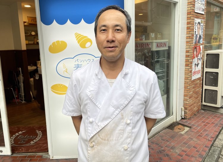 店主の大塚茂さん。