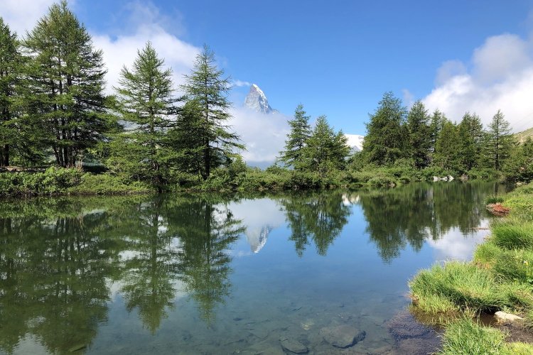 逆さマッターホルンが見えたグリンジーゼー。