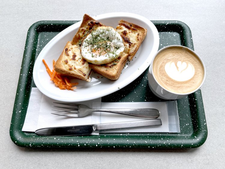 クロックムッシュ1000円。食べやすいように切ってあるのがうれしい。