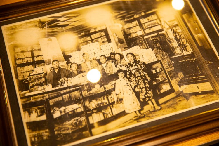 創業は大正2年（1913）。当時には珍しく雑貨も扱っていたとか。