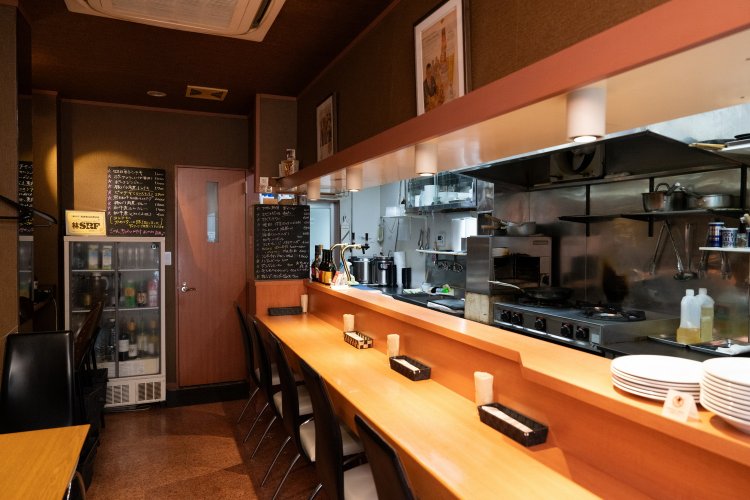 シックで落ち着いた店内の様子。