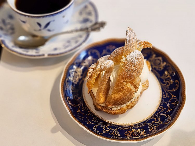 シュークリーム、コーヒーセット780円。