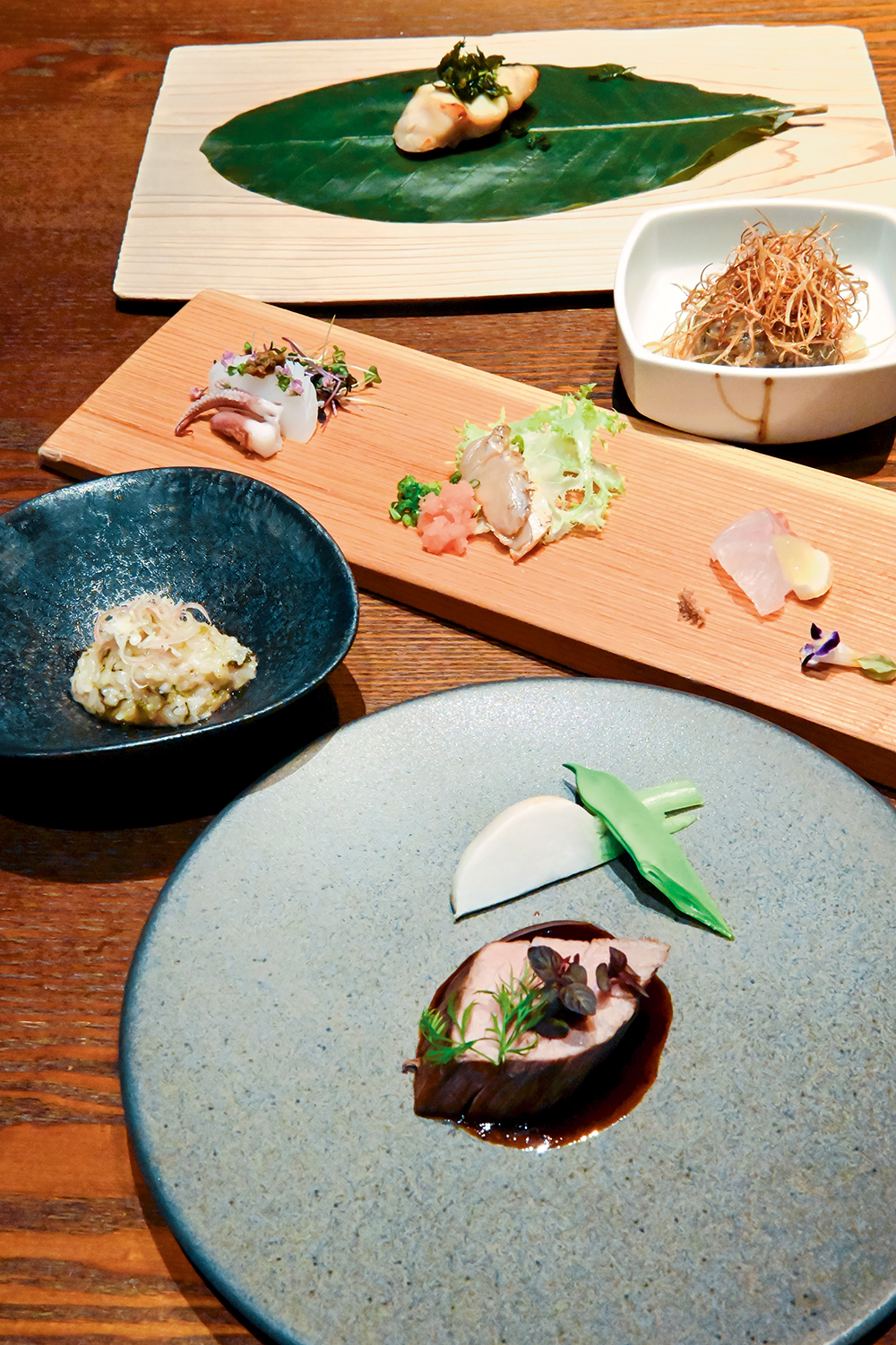 日本海の新鮮な魚やA5ランクのにいがた和牛など、地場の味覚を堪能できる。