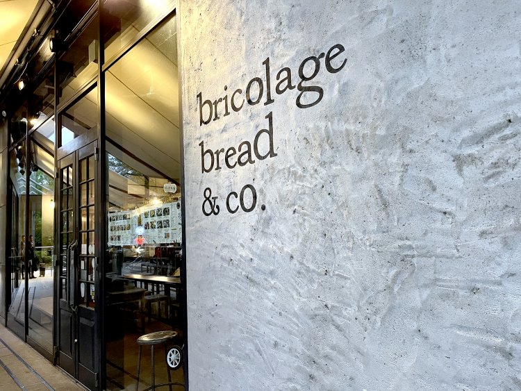 アンティーク調のシックな外観。