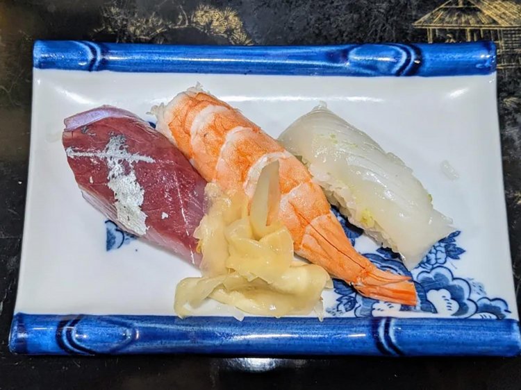 お通しが寿司、点数無視の刺身盛り！入りづらいからこそ、その先に待つ極上酒場／三鷹「むさしの弁慶」