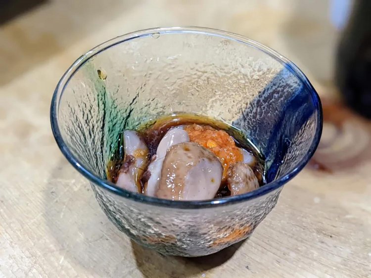 お通しが寿司、点数無視の刺身盛り！入りづらいからこそ、その先に待つ極上酒場／三鷹「むさしの弁慶」