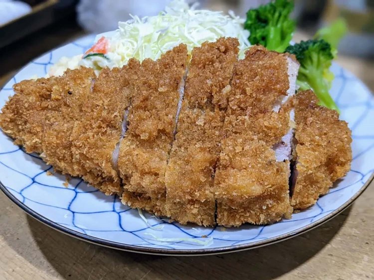 お通しが寿司、点数無視の刺身盛り！入りづらいからこそ、その先に待つ極上酒場／三鷹「むさしの弁慶」