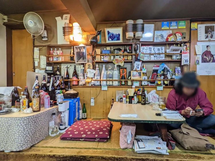 お通しが寿司、点数無視の刺身盛り！入りづらいからこそ、その先に待つ極上酒場／三鷹「むさしの弁慶」