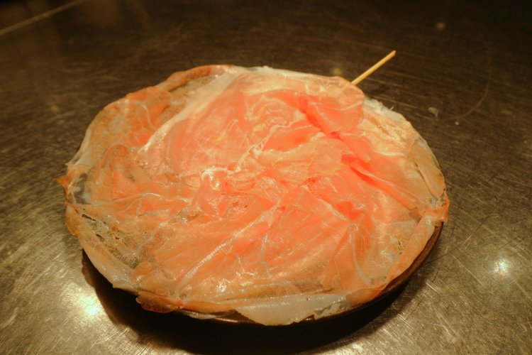 お皿に美しく盛られたスペイン産の生ハム990円。