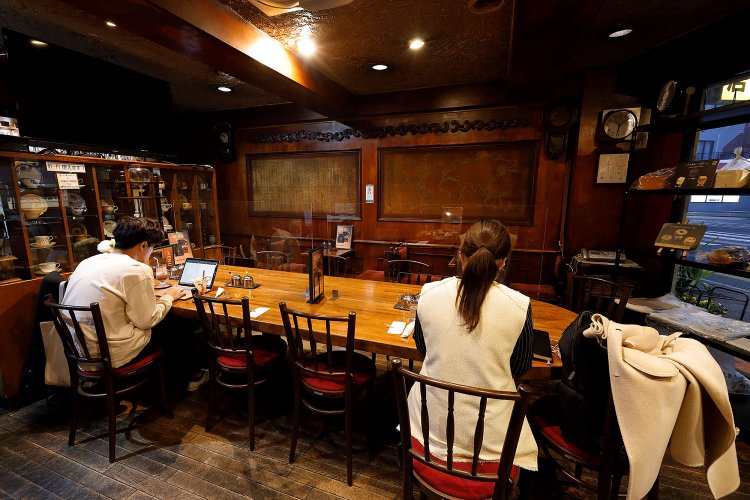 1973年創業。壁も床も木張りの落ち着いた風情で、『#58』のパンも販売する。