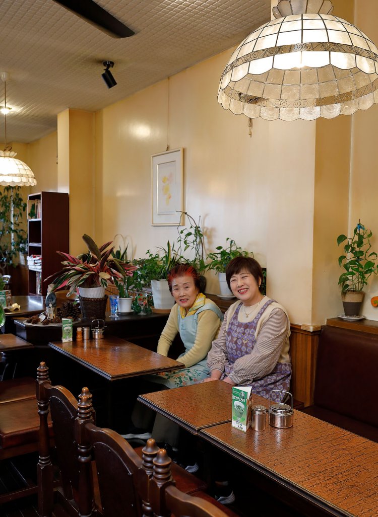 奥の宮内さんの味を、娘の黒臼さんが受け継ぐ。1966年創業。