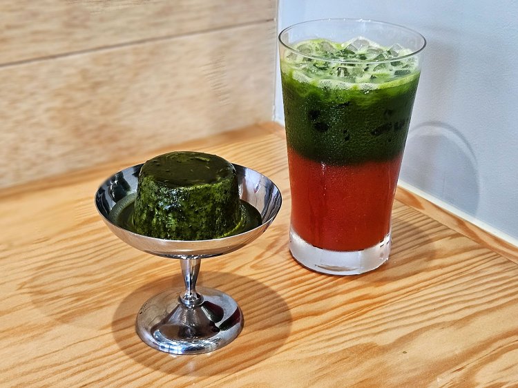 濃厚抹茶プリン600円、ブラッドオレンジ抹茶750円。