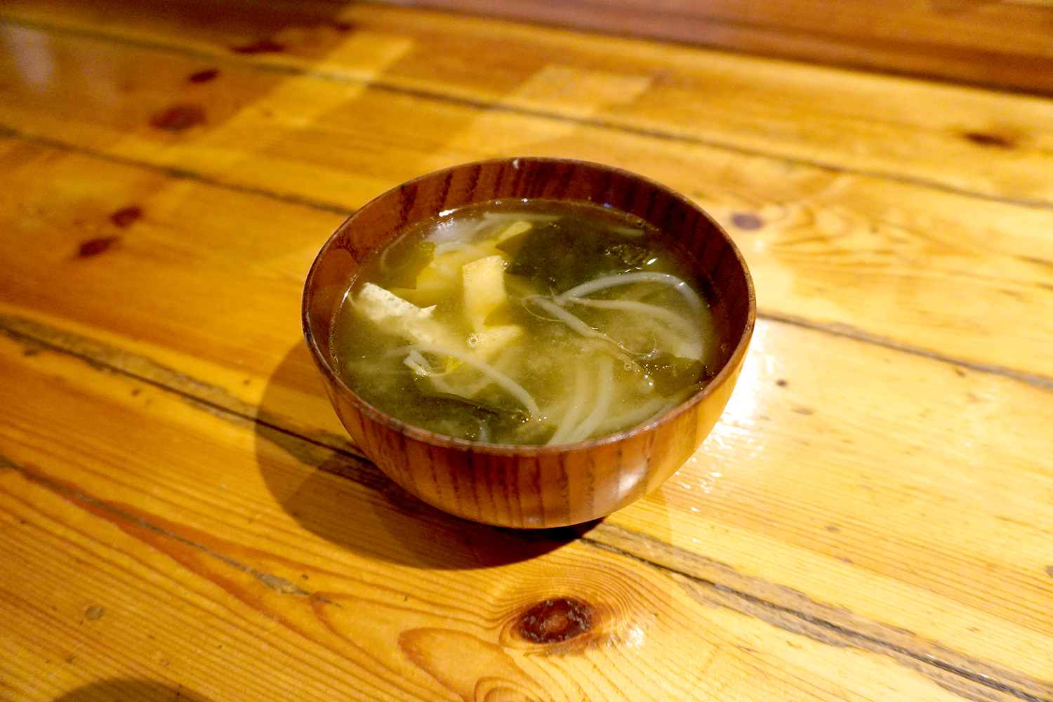 長崎県島原産の麦味噌を使った味噌汁は、出汁で野菜をしっかり煮込んで存分に甘みを引き出している。