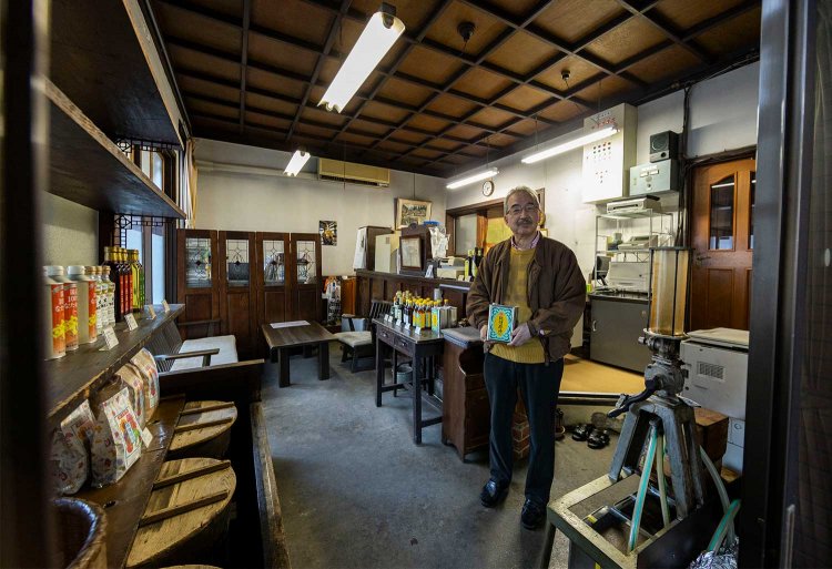 「サラダにかけてもおいしいゴマ油です」。