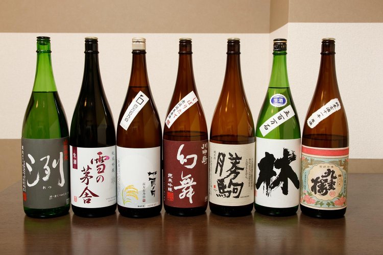 北陸の酒を中心に、純米酒が50～60種ほど。定番は「勝駒」「東光」「雪の茅舎」など。埼玉の地酒も「釜屋新八」「九重桜」ほか5種ほど用意する。75㎖で400～500円程度。