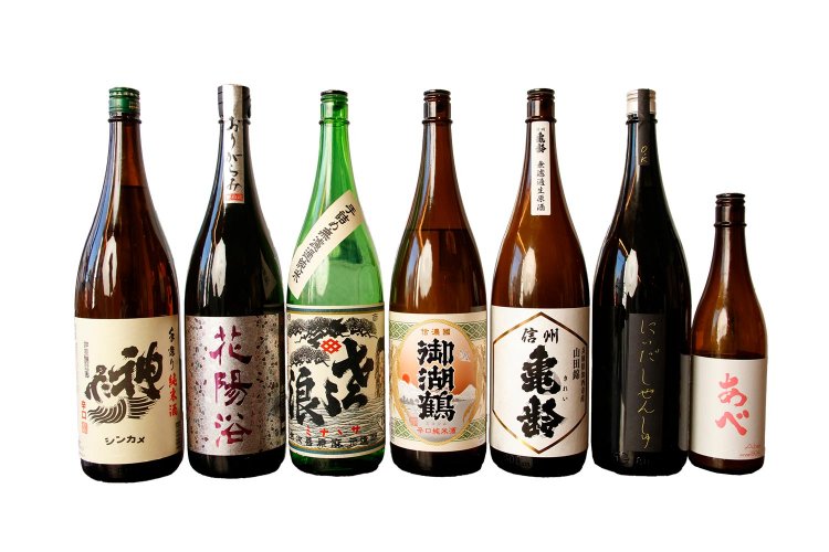 すっきり辛口から米の旨味のあるものまで、日本酒好きの店長が15種ほどチョイス。「あべ」ピンク純米吟醸生原酒など肉に合うものも。半合350～550円で提供し、燗にも対応。