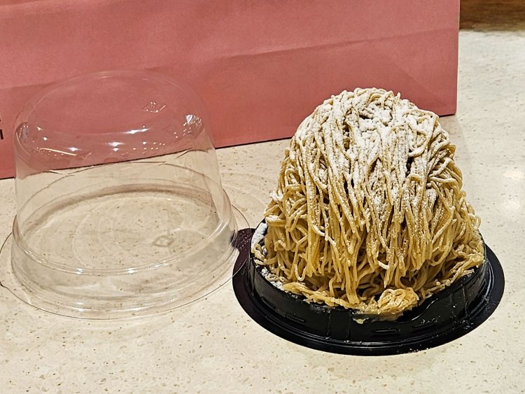 モンブラン（テイクアウト）918円。