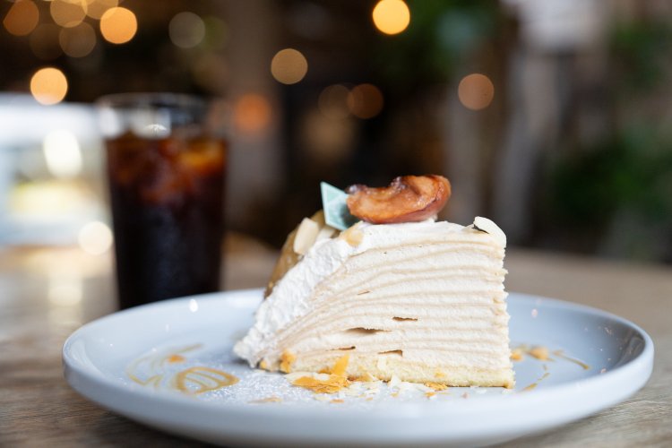 しっとりとした味のミルクレープ。セットはないため、ドリンクとそれぞれ単品で注文。