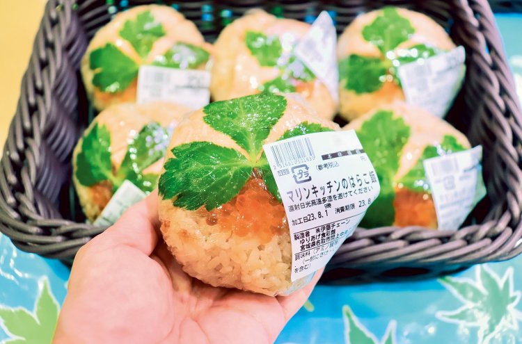 弁当の「自家製はらこ飯」より、実はワンランク上の「マリンキッチンのはらこ飯」も総菜で買える。