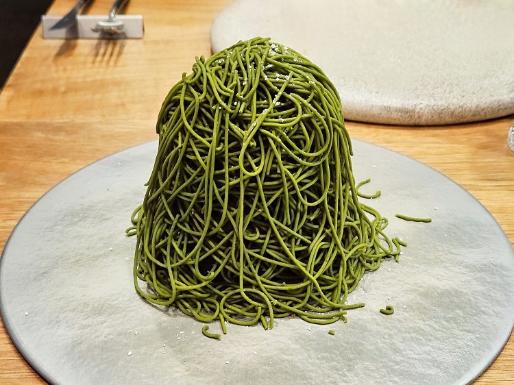 濃厚抹茶のモンブラン 単品2530円、ドリンクセット2970円。