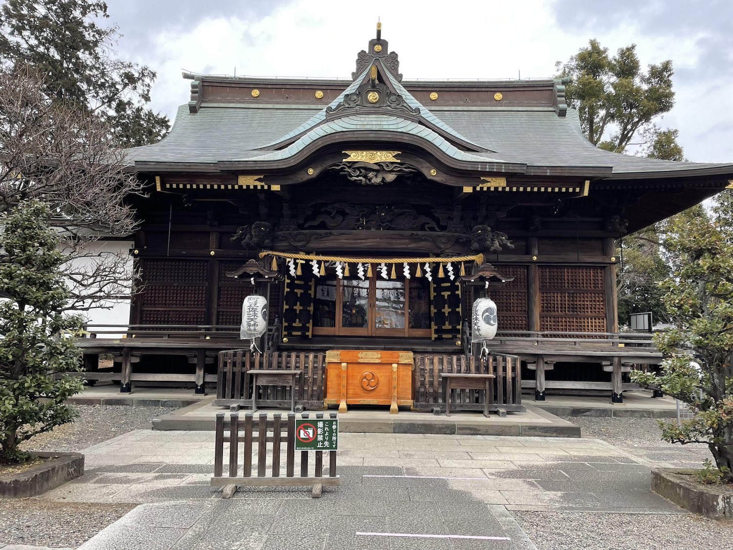 猫返しの神社としても有名な立川の阿豆佐味天神社。