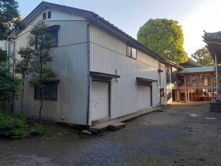 あけみの家出先となった帝釈天の物置小屋。朝日印刷から約100mほどしか離れておらず、「灯台もと暗し」とはまさにこのこと。