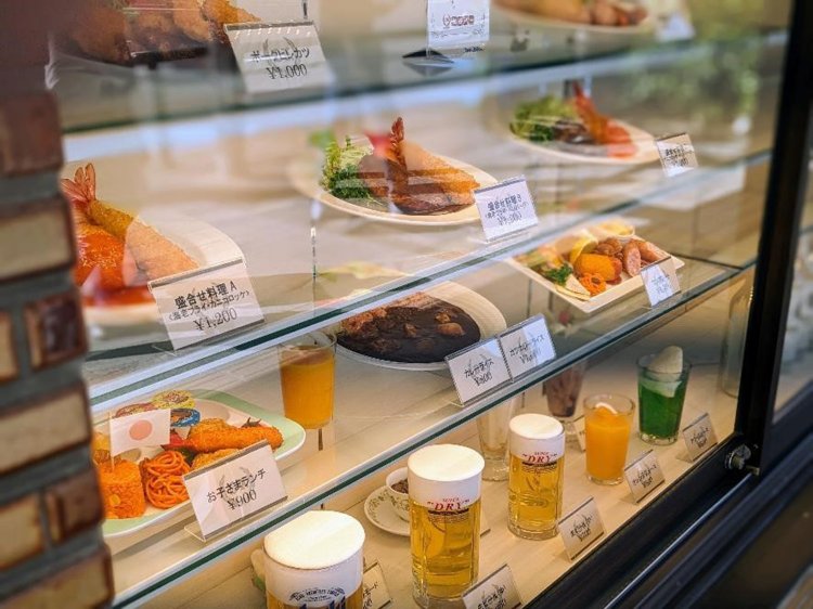 『神谷バー』のショーケース。