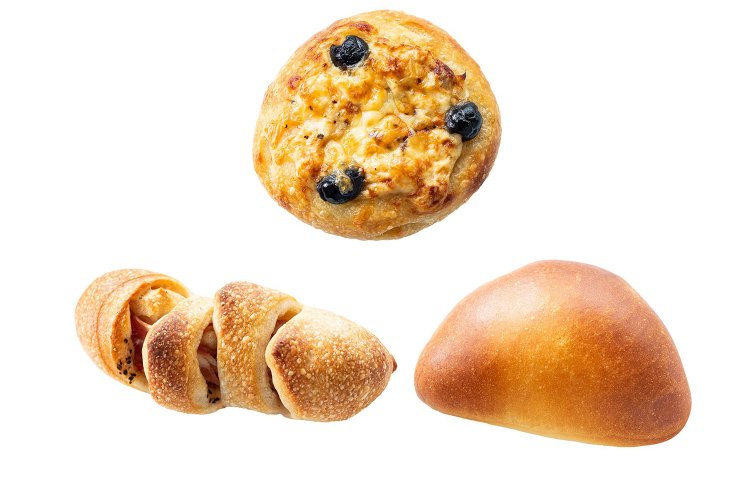 上から時計回りに、ツナとオリーブのフォカッチャ270円、クリームパン180円、ベーコンエピ180円。