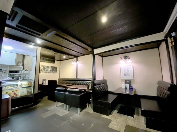 ソファ席でゆったりと過ごせる。