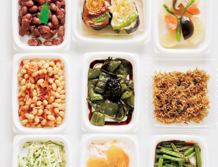 「井上佃煮店」の人気総菜。定番のほか、季節商品との出会いも楽しみ。