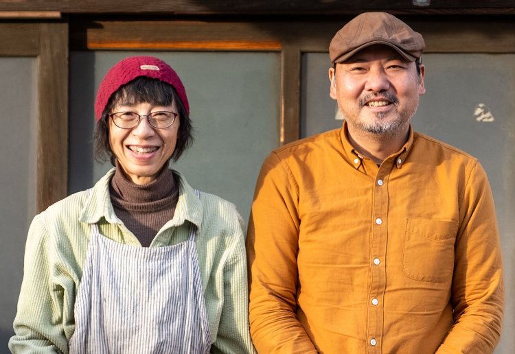 山下嘉彦さんとパンづくり担当の由美子さん。