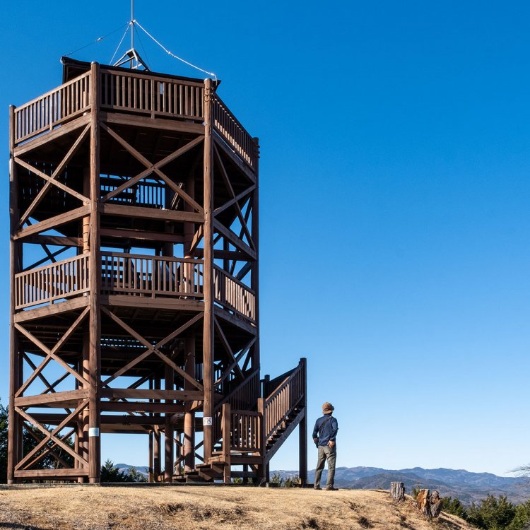 展望台からは赤城山など北関東の山々を一望。