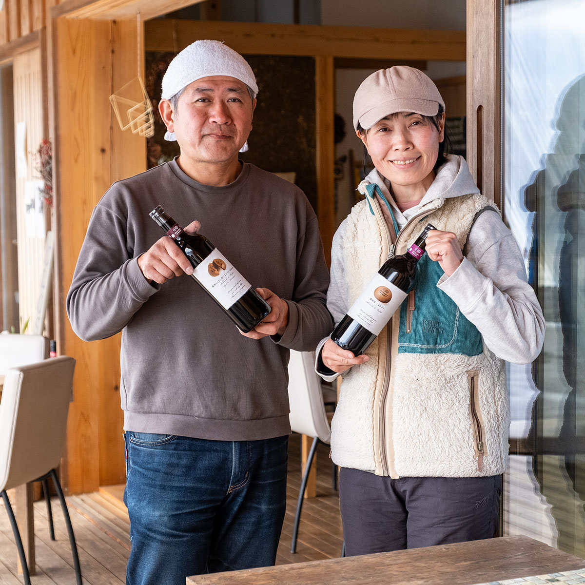 「ワインづくりを通して農産物の価値も高めたい」と語る福島有造さん・陽子さん。