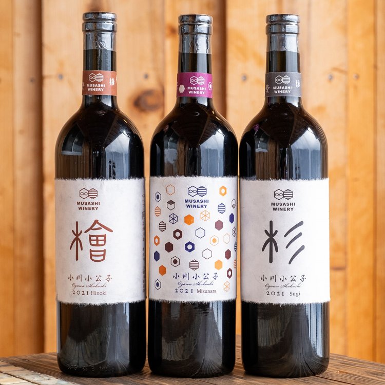 国産木樽で熟成させたワインも順次お目見え。