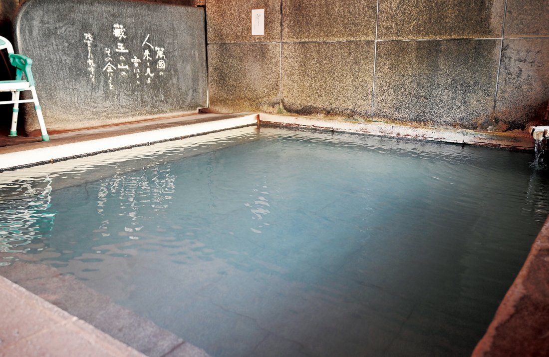 斎藤茂吉も魅せられた蔵王温泉の酸性泉。ゆかりある老舗宿で和歌と親しむ