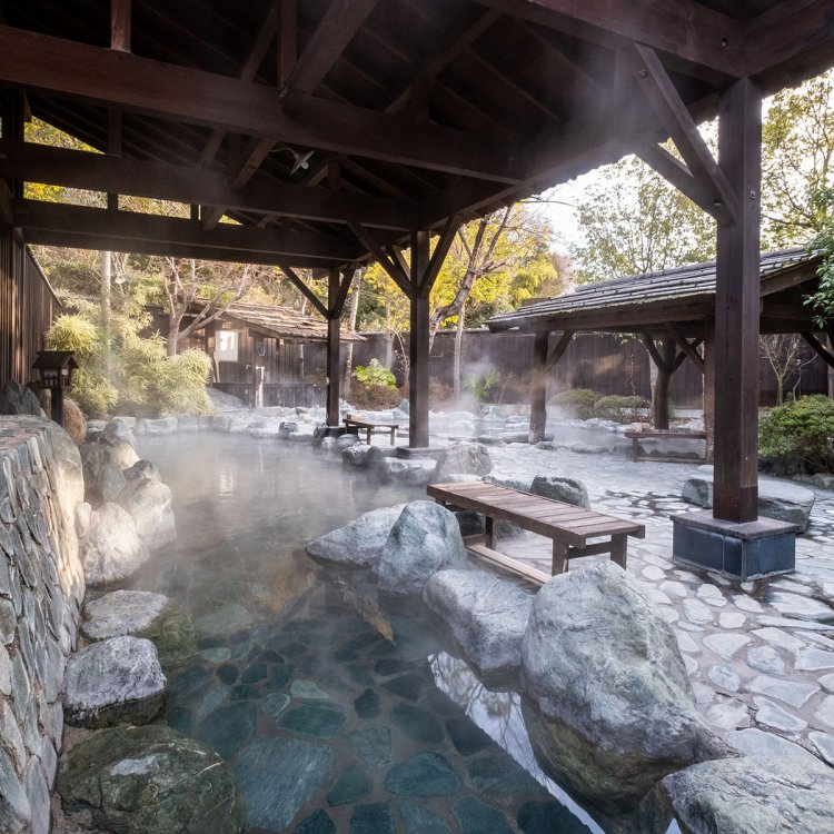 女性用露天風呂は男性用の約1.5倍の広さだ。