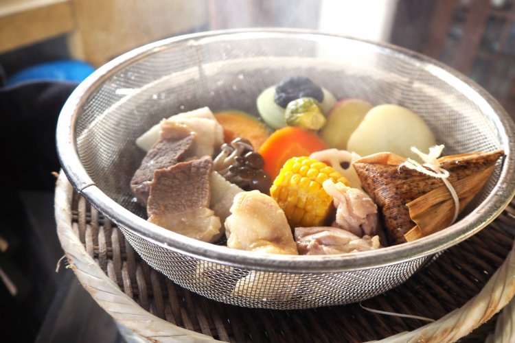 温泉噴気が蒸す地獄蒸しはとってもヘルシー。