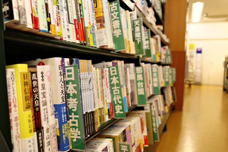 「日本史」のテーマのなかでも、時代や人物によって細かく分類されている。