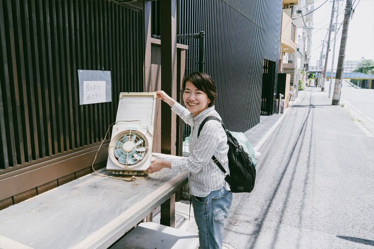 「良かったら使って下さい」と置かれた換気扇もアートに見えちゃう。