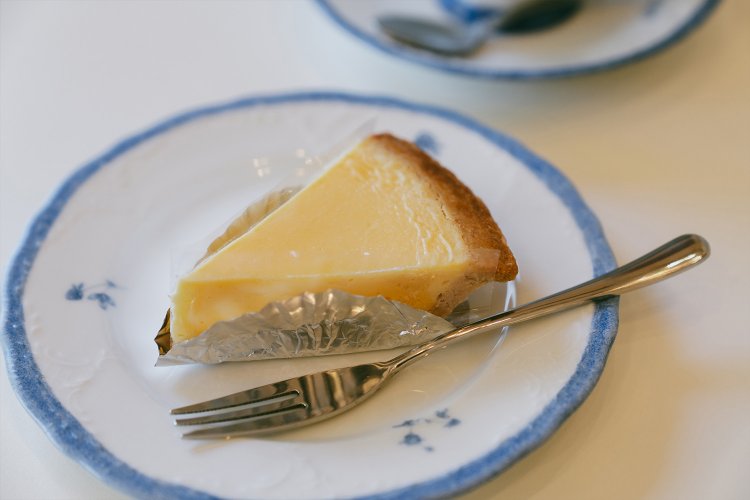 全店舗回ろうかなと思うくらいのおいしさ！　酸味もありつつキャラメルのようにめちゃくちゃ濃厚でゆっくり味わいたくなる。タルト部分も好き。